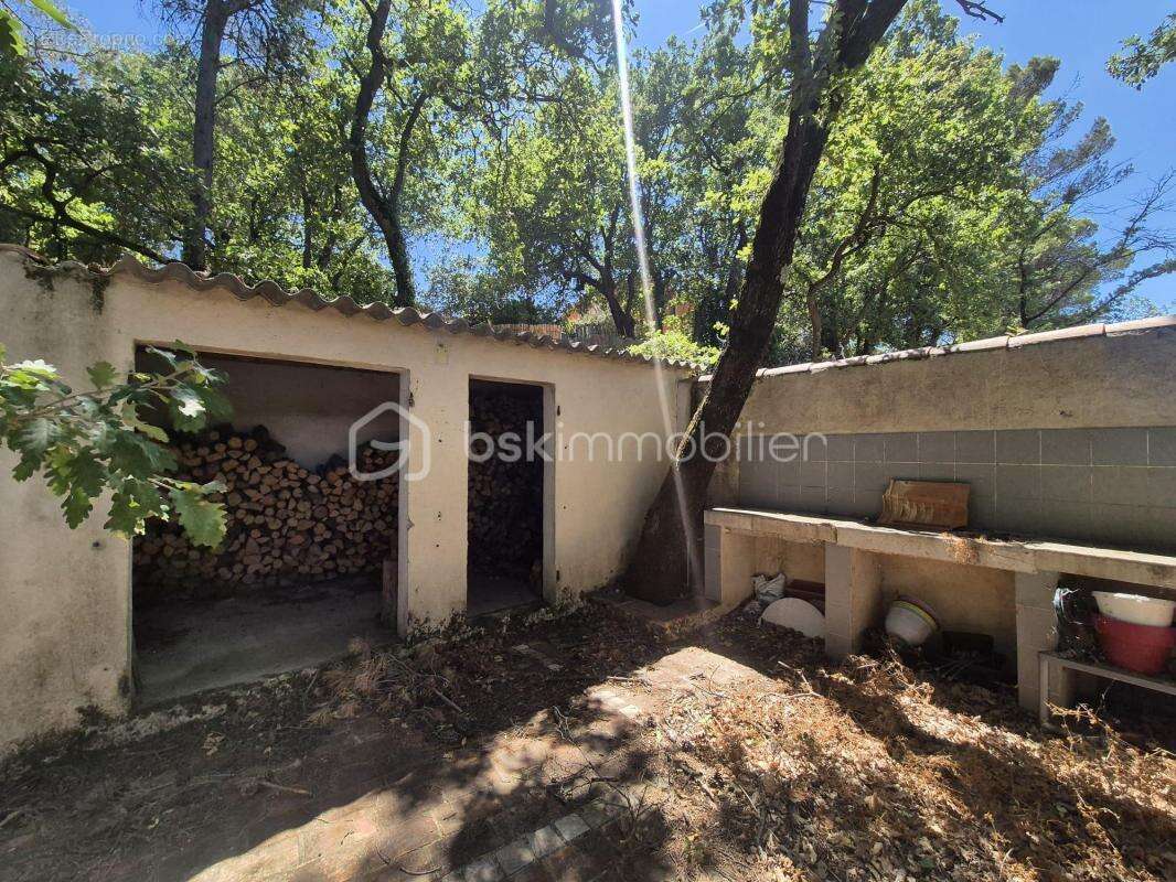 Maison à LA ROQUE-D&#039;ANTHERON