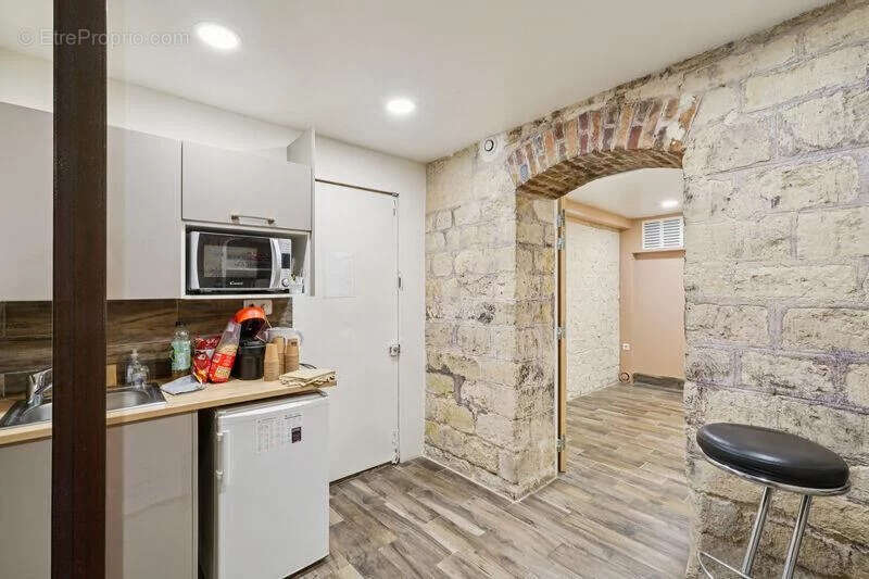 Commerce à PARIS-8E