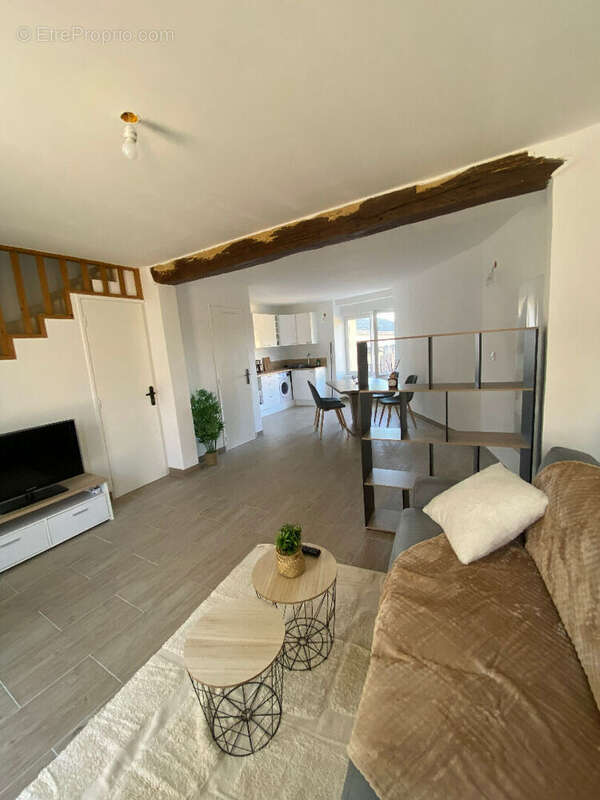 Maison à ROULLET-SAINT-ESTEPHE