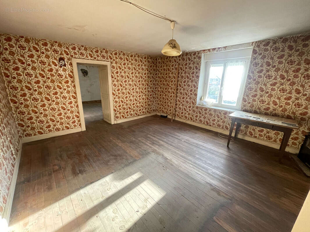 Maison à AZERAILLES