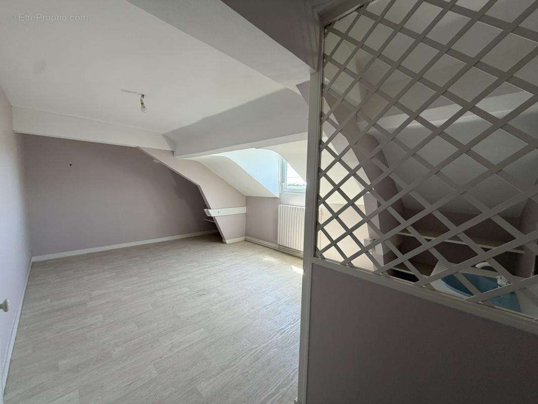 Maison de caractère en bon etat de 497 m² dont piscine et local commercial de 117 m² - photo 20