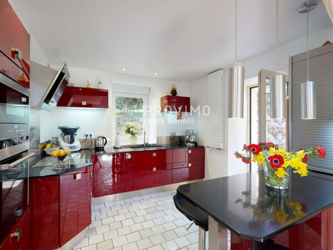 Maison de caractère, 4 chambres, garage, terrasse et jardin, en parfait état - photo 7