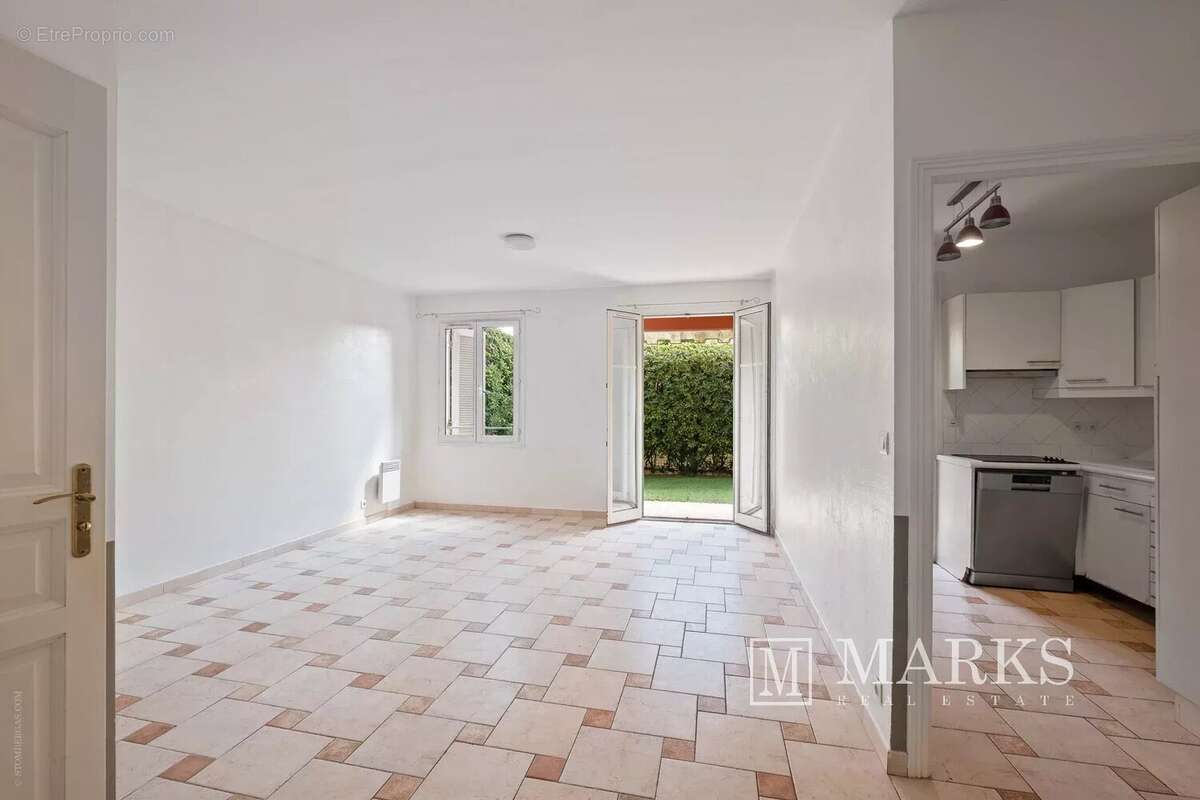 Appartement de 2 chambres avec terrasse, jardin et garage - photo 3