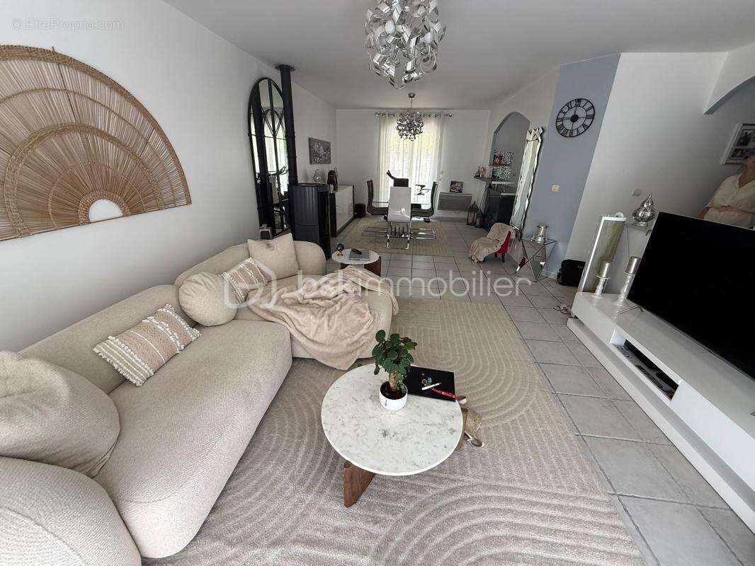 Maison 93 m², Pocé-sur-Cisse   ** exclusivité by Véronique HOLLEVILLE ** - photo 2