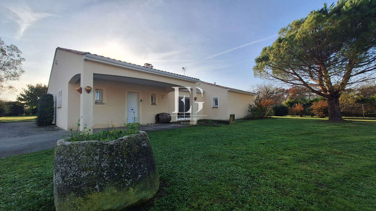 Maison à SAINT-MEME-LES-CARRIERES