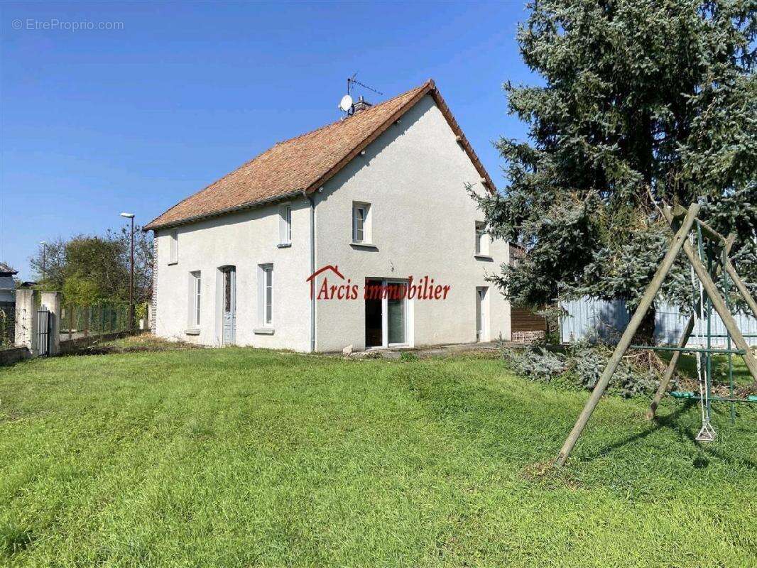 Maison à FONTAINE-LES-GRES