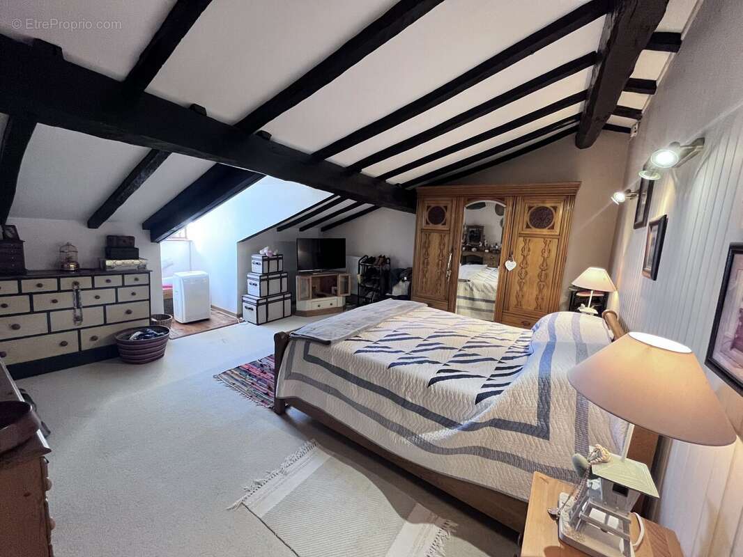 Maison à SERRES-ET-MONTGUYARD