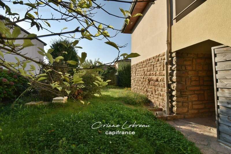 Maison à CHARNAY-LES-MACON