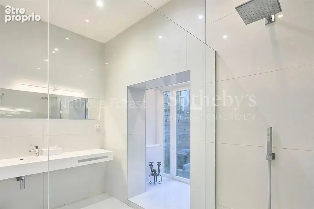 Exclusivité . Lille Sébastopol , splendide appartement type 5 entièrement rénové . Cave . parking . - photo 15
