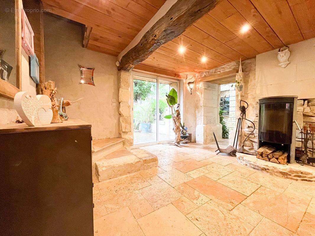 Maison à NOUANS-LES-FONTAINES