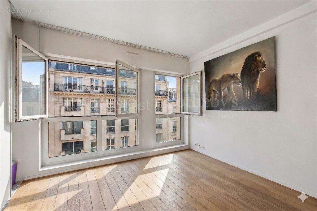 Appartement à PARIS-16E