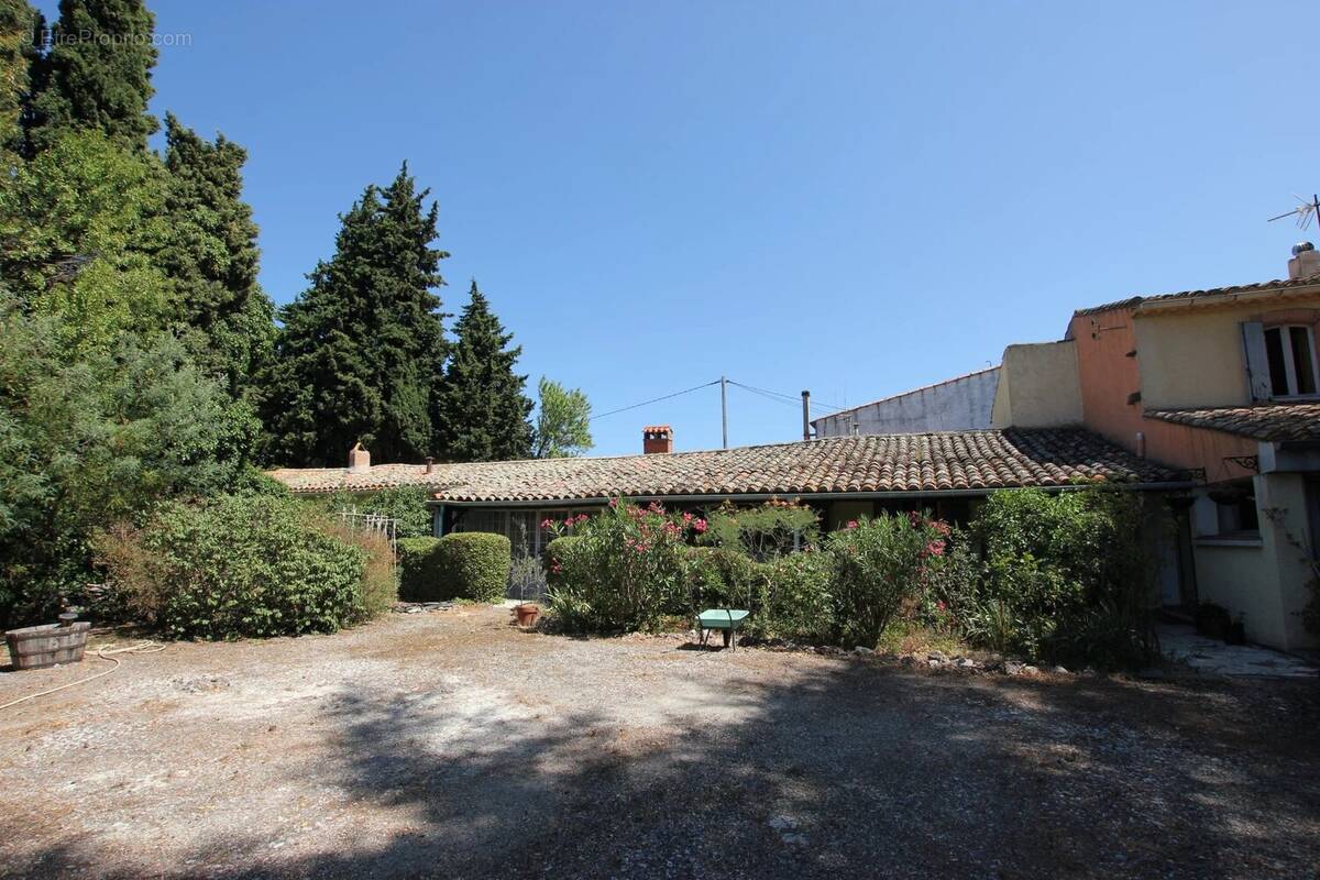 Caunes Minervois: Ensemble immobilier : 2 maisons avec grange et piscine dans le Minervois - photo 3