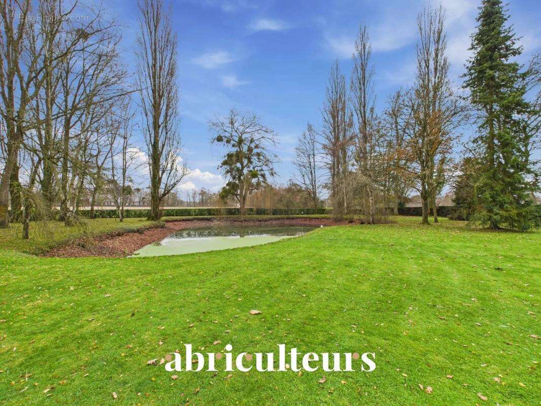 Maison avec parc arboré - 260 m² - en vente au MANS SUD (72230) - photo 2