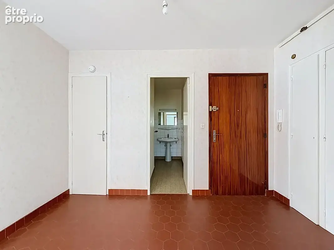 ANNECY Triangle d'Or,T2 de 42 m² à rénover avec balcon et fort potentiel - photo 9