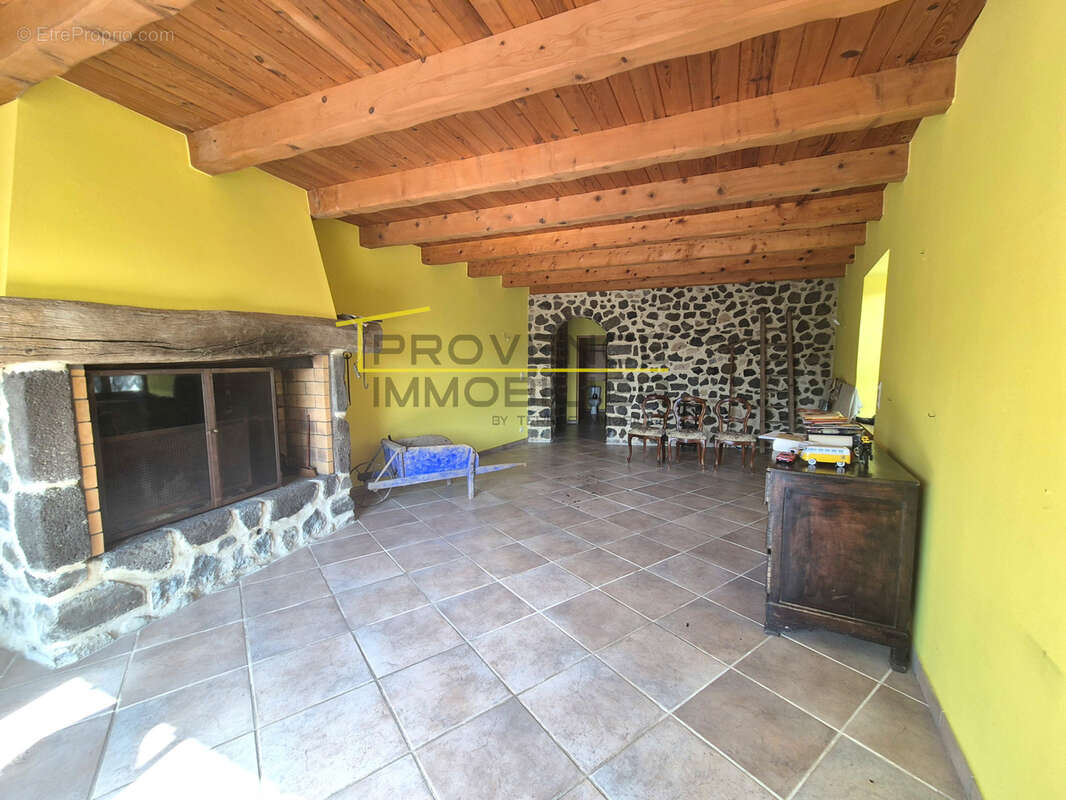 Maison à ALBA-LA-ROMAINE