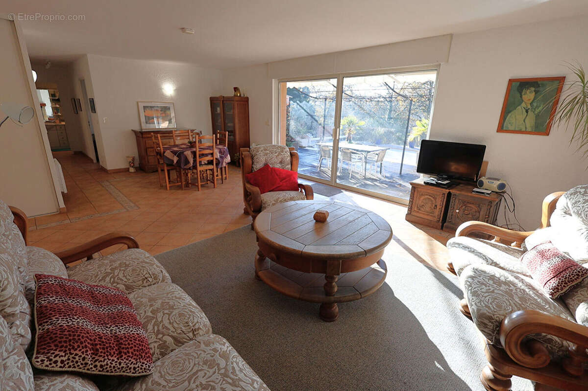 Maison à SAINT-CEZAIRE-SUR-SIAGNE