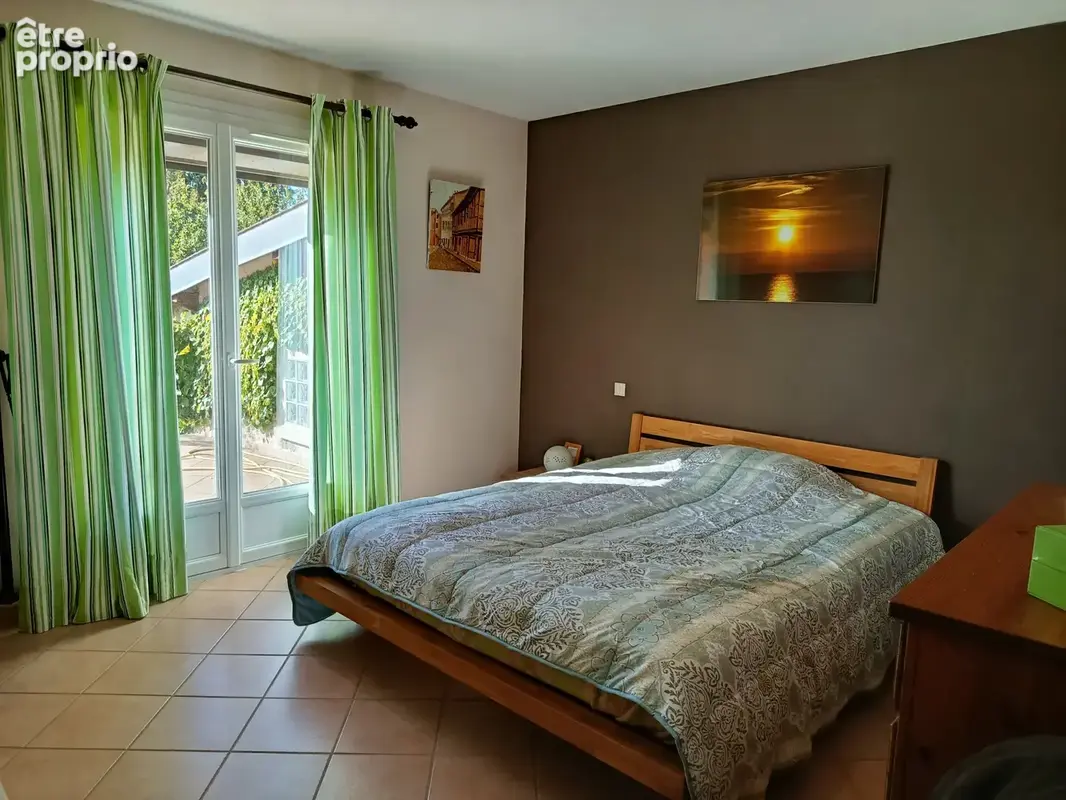 A vendre belle maison de 137 m2 sur un terrain de 3853 m2 à JASSERON - photo 7