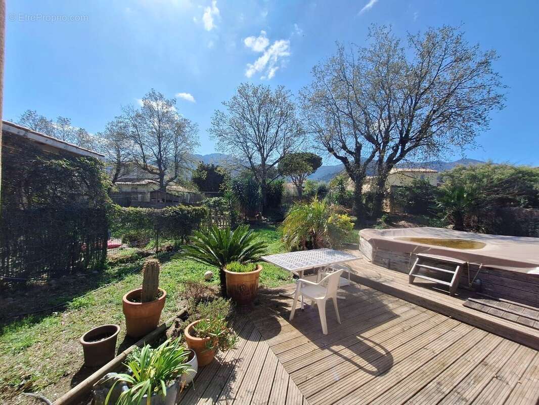 Maison à LAROQUE-DES-ALBERES