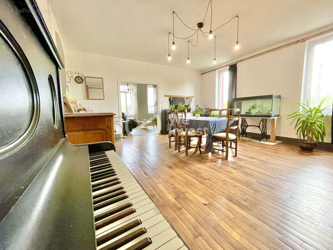 Maison 186 m² à Luzillat  - photo 5
