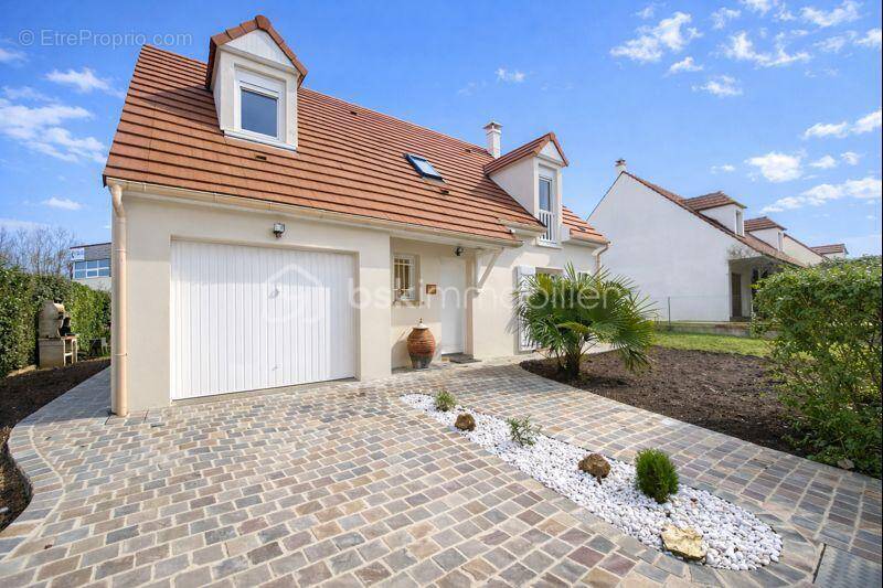 Maison à SAINT-THIBAULT-DES-VIGNES