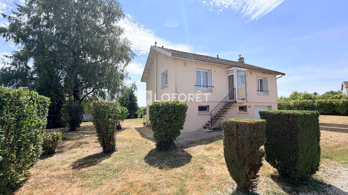 Maison à LA CHAPELLE-FELCOURT