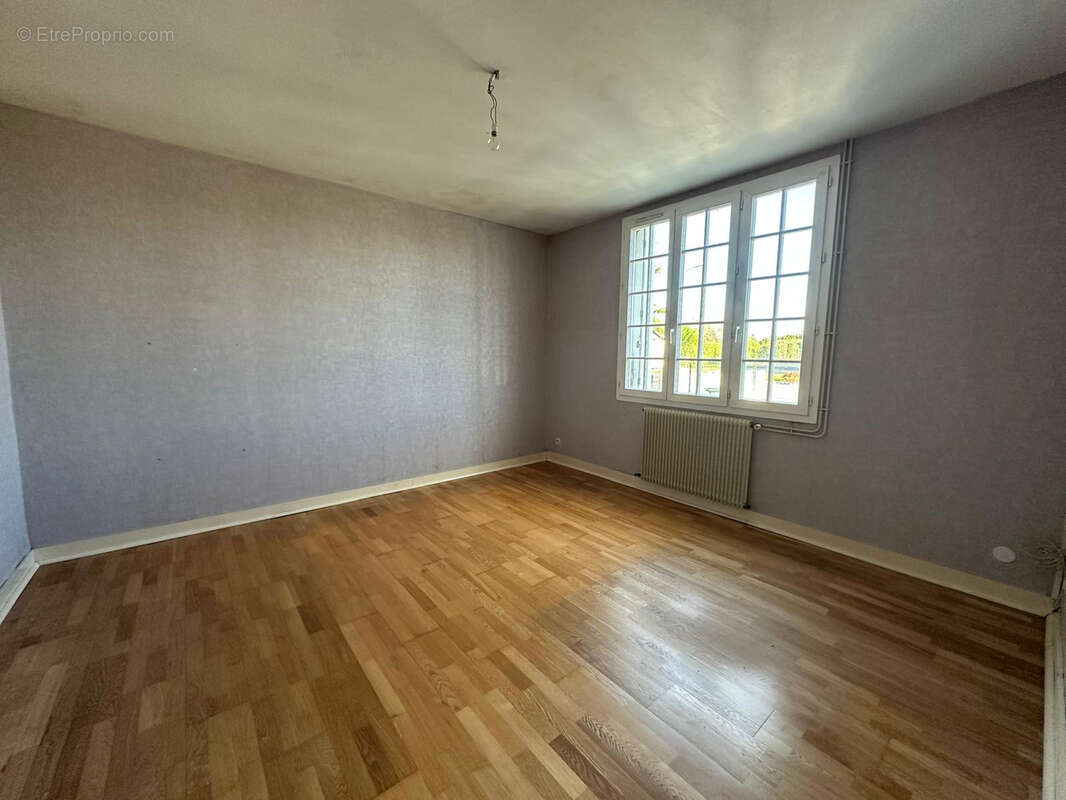 Maison à LA ROCHE-CHALAIS