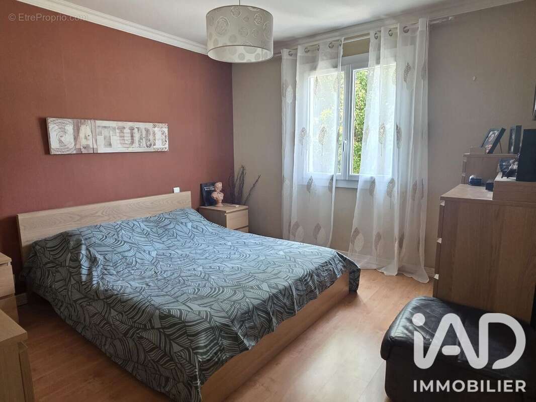 Maison 110 m² à Naves  - photo 9