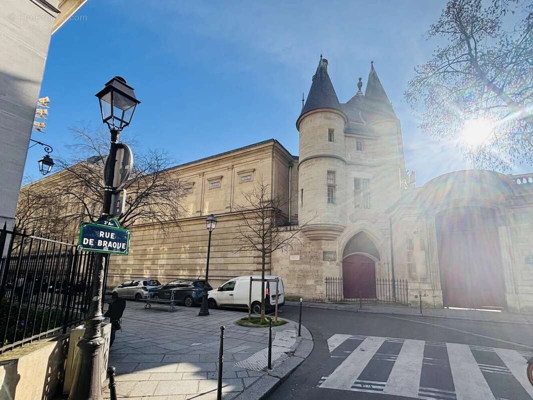 Appartement à PARIS-3E
