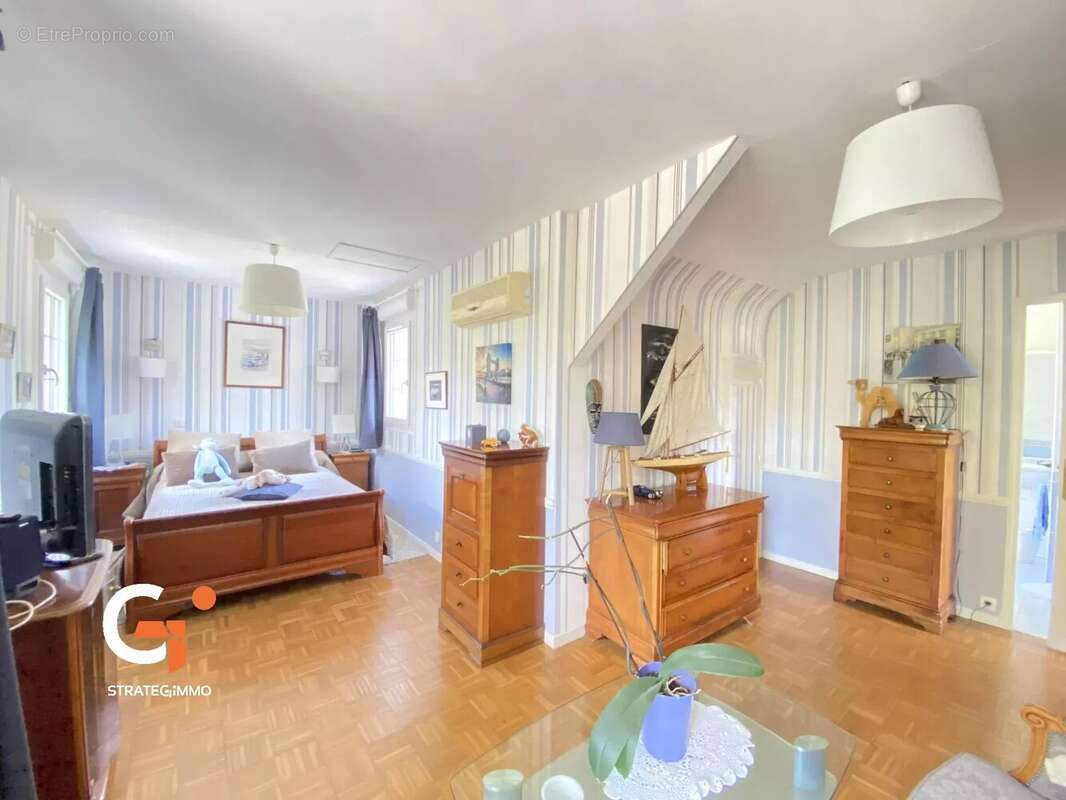 Maison à SAINT-ETIENNE-DU-ROUVRAY