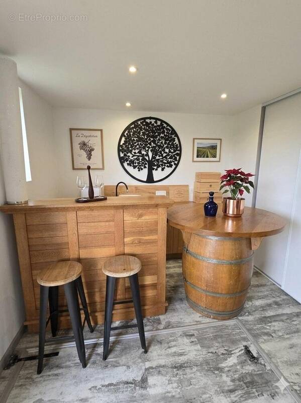 Maison 100 m² à La Vergne  - photo 1