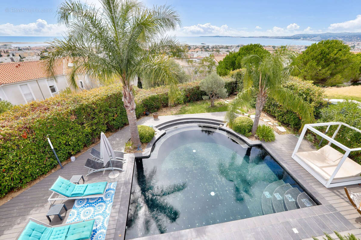 Maison à SAINT-LAURENT-DU-VAR