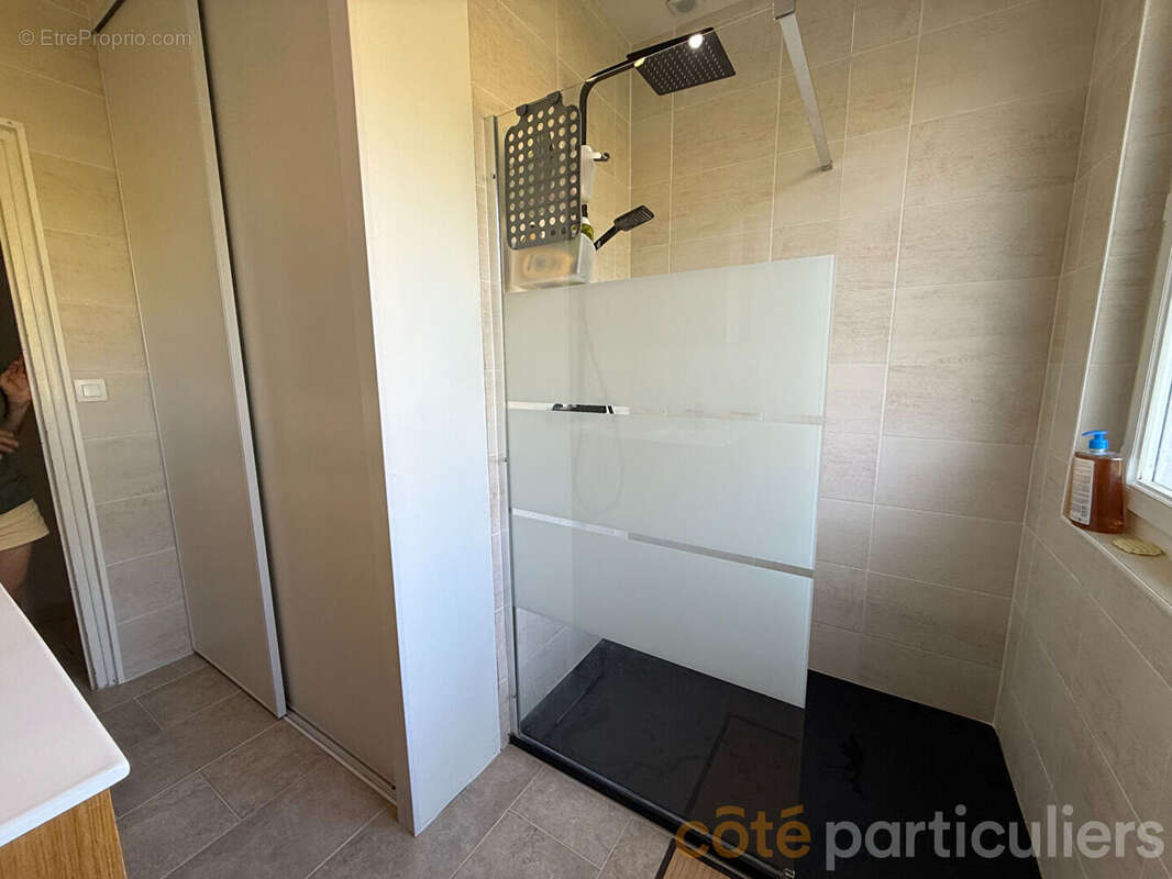 SANS TRAVAUX Pavillon à Saint-Amand Montrond avec vie de plain-pied - photo 8