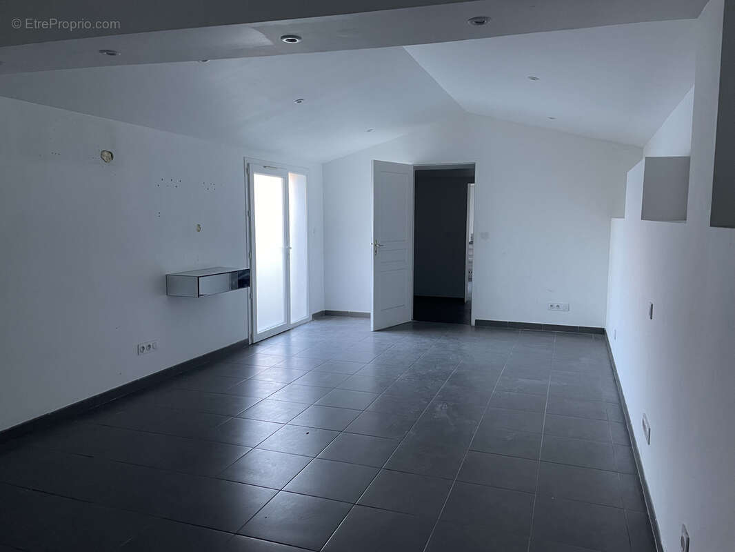 Commerce à LE PONTET