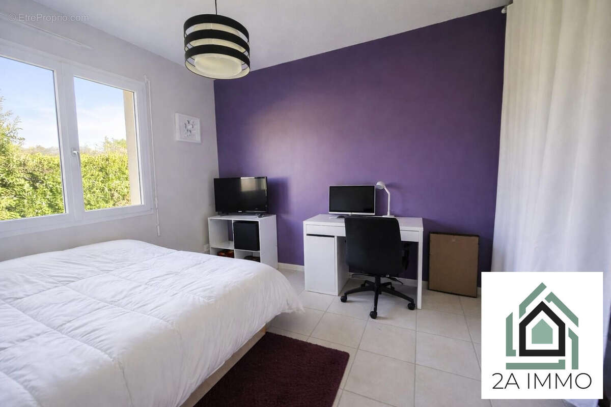 CHAMBRE 2 - Maison à VARENNES-SUR-MORGE