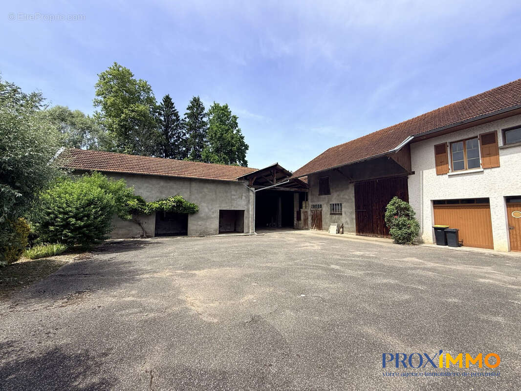 Maison 113 m² à Saint-Jean-D'avelanne  - photo 2