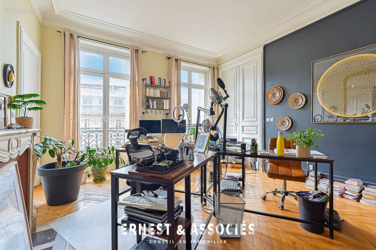 Appartement à PARIS-10E