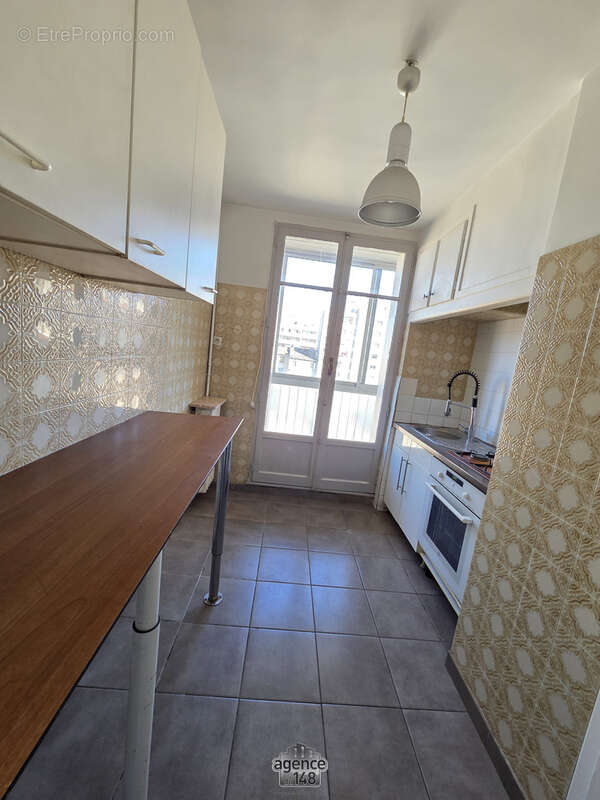 Appartement à MARSEILLE-3E