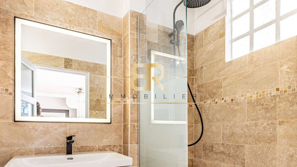 Appartement à PARIS-19E