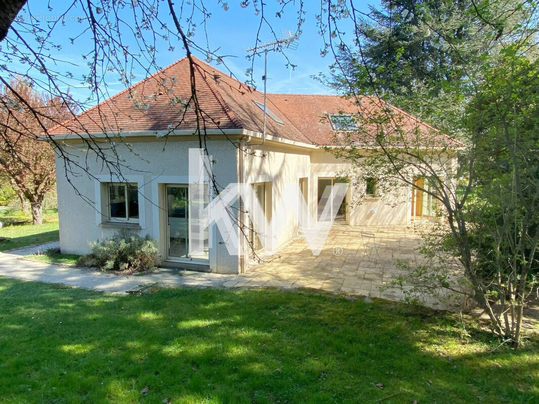 Maison à SAINT-REMY-L'HONORE