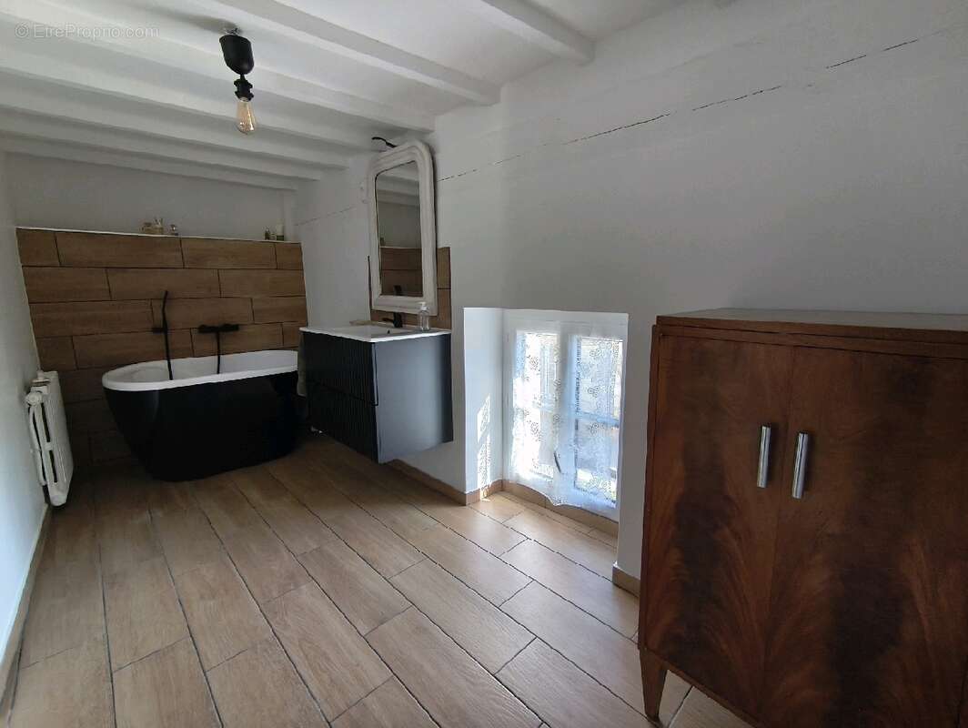 Maison à VALLANGOUJARD