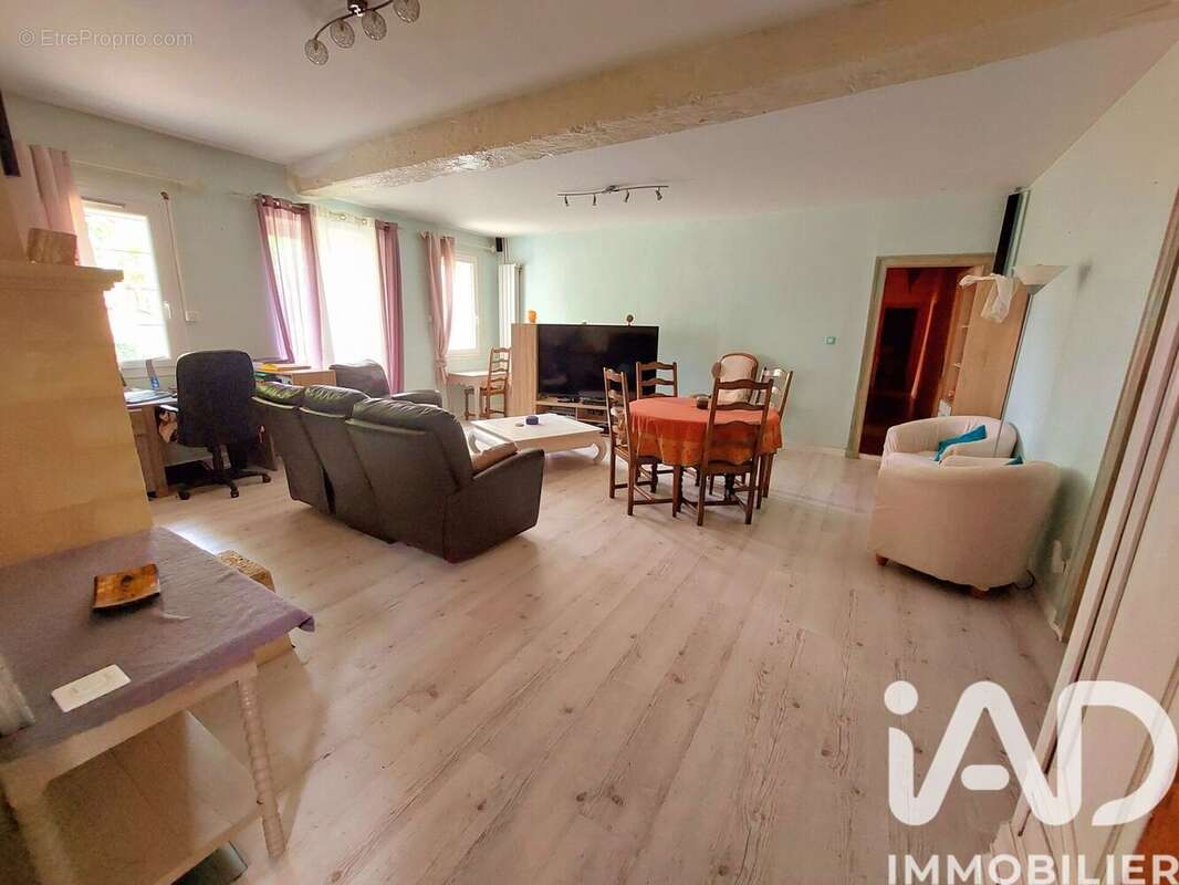 Maison 430 m² à Bonneville-Et-Saint-Avit-De-Fumadieres  - photo 2