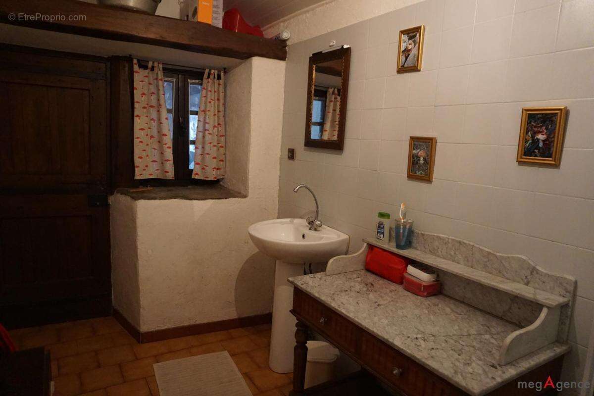 Maison à SAINT-GERMAIN-DE-CALBERTE