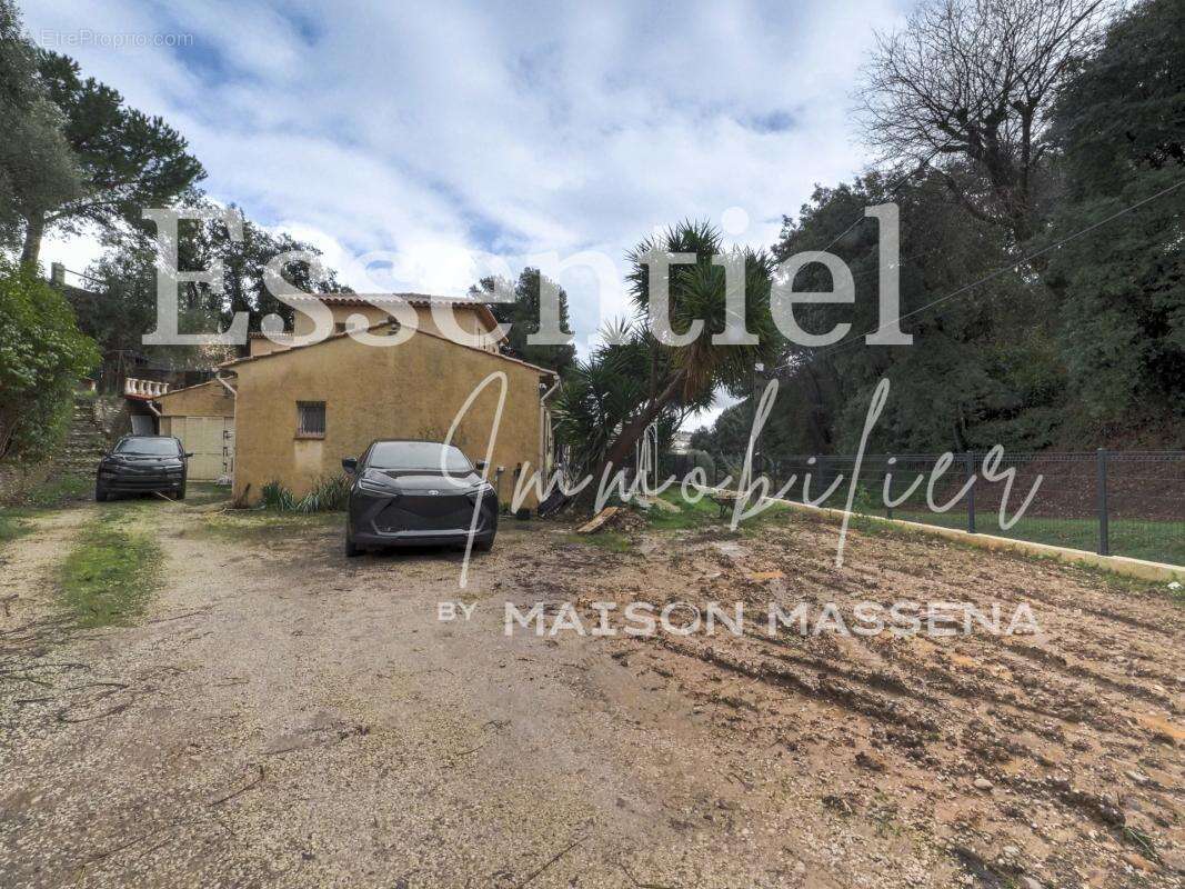 Maison à SAINT-LAURENT-DU-VAR