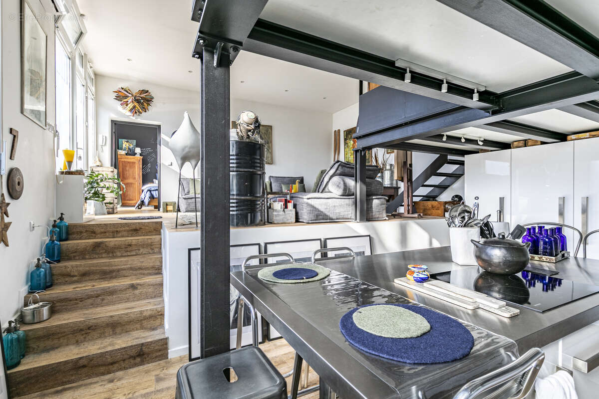 Appartement à COURBEVOIE