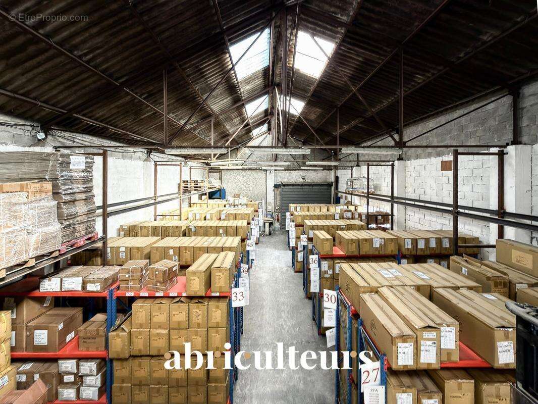 Commerce à LE MUY