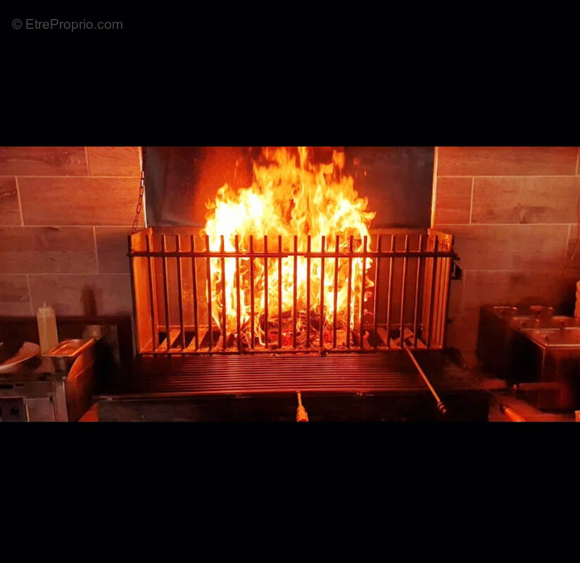 Commerce à GALLARGUES-LE-MONTUEUX