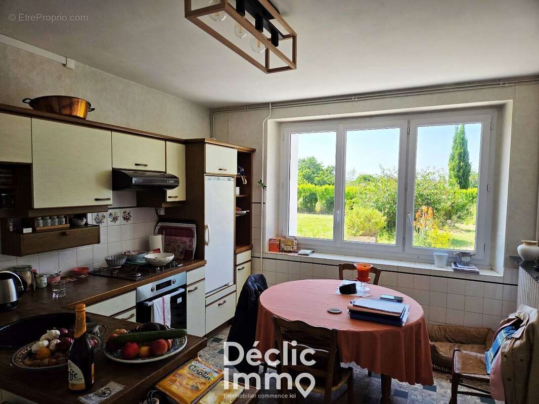Maison avec studio indépendant et grandes dépendances  191 m² - photo 6