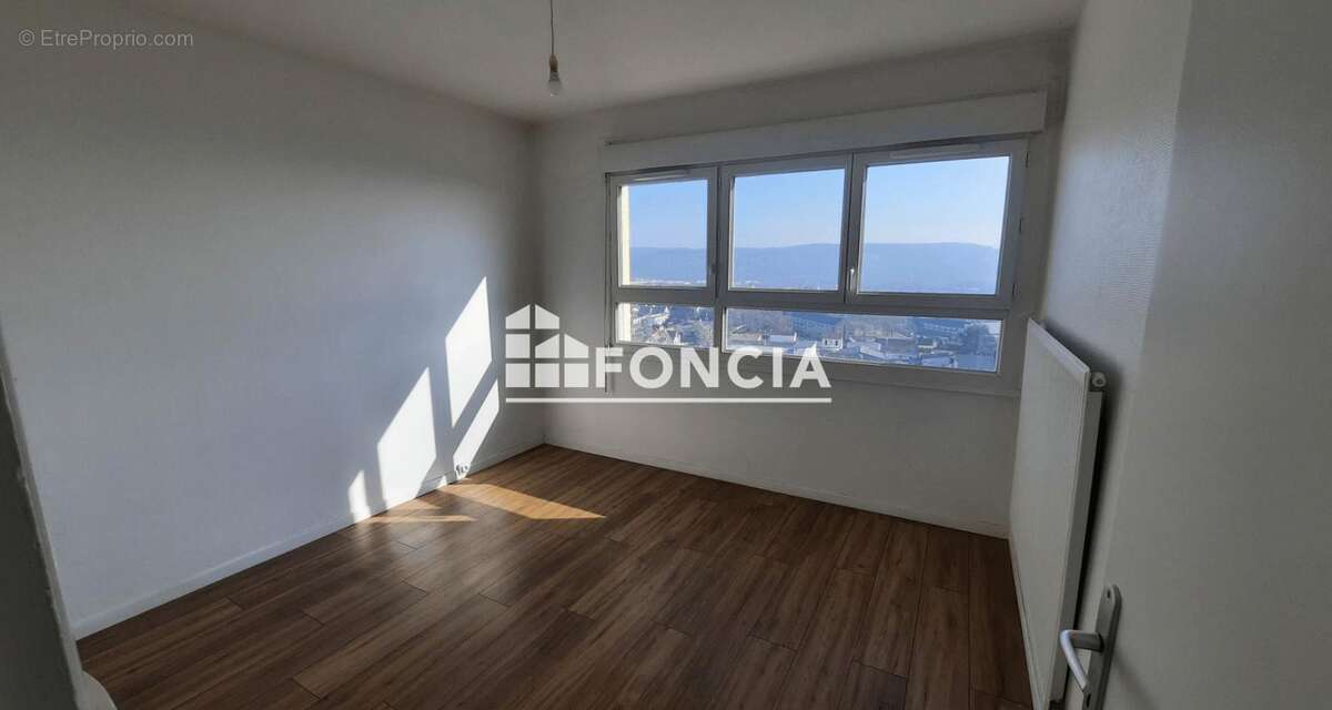 Appartement à SAINT-ETIENNE-DU-ROUVRAY