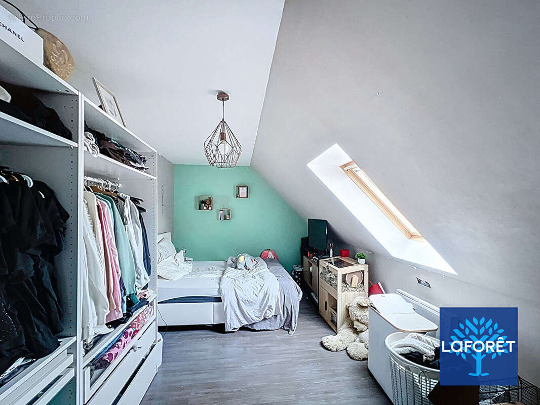 Maison à D'HUISON-LONGUEVILLE