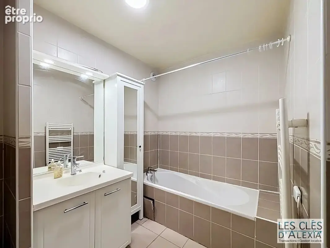 VAULX-EN-VELIN – T4 de 89,33 m² avec terrasse, jardin privatif et garage double en sus - photo 14